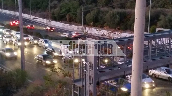 Ταλαιπωρία και μποτιλιάρισμα στους δρόμους της Αθήνας λόγω της απεργίας του Μετρό [εικόνες] | iefimerida.gr 0