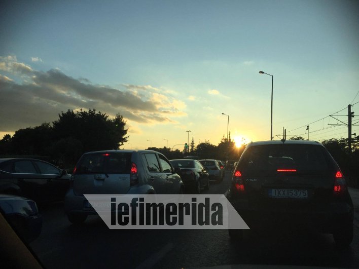 Ταλαιπωρία και μποτιλιάρισμα στους δρόμους της Αθήνας λόγω της απεργίας του Μετρό [εικόνες] | iefimerida.gr 3