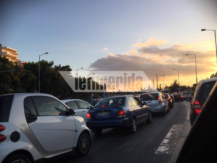 Ταλαιπωρία και μποτιλιάρισμα στους δρόμους της Αθήνας λόγω της απεργίας του Μετρό [εικόνες] | iefimerida.gr 4