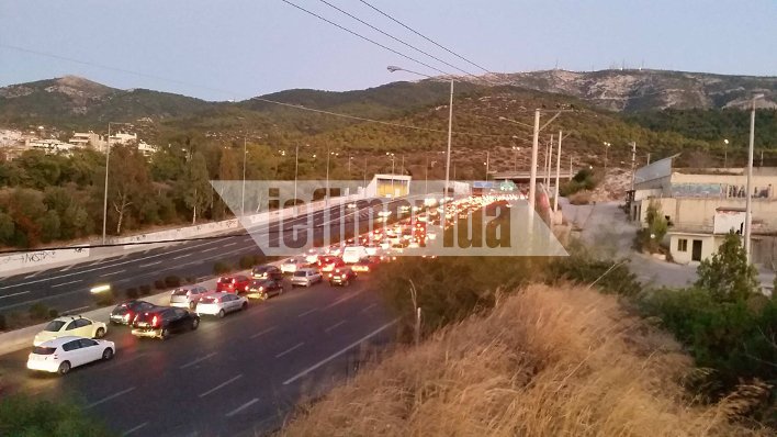 Ταλαιπωρία και μποτιλιάρισμα στους δρόμους της Αθήνας λόγω της απεργίας του Μετρό [εικόνες] | iefimerida.gr 5
