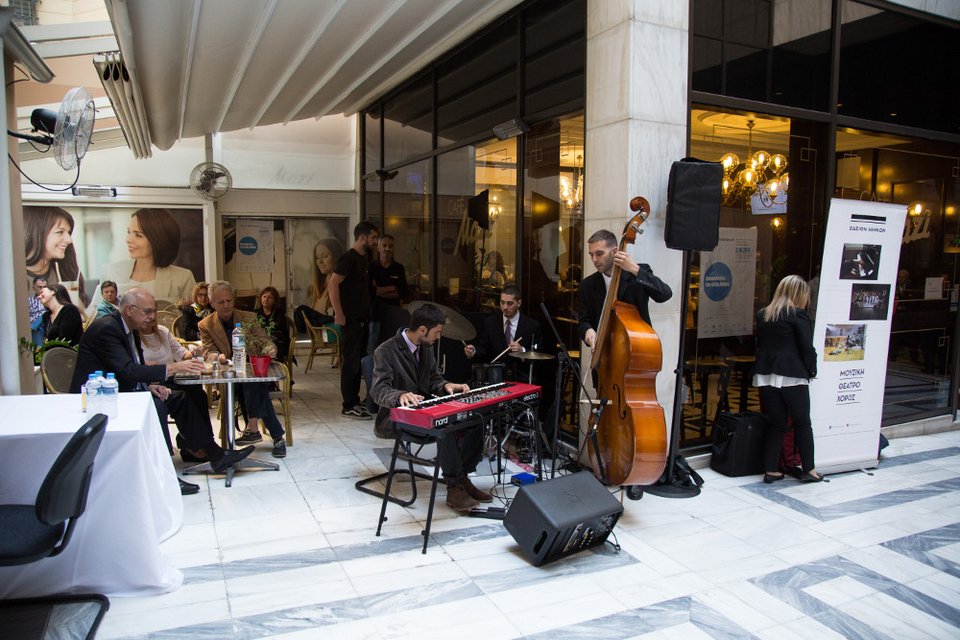 «Ζωντάνεψε» η ιστορική Στοά Νικολούδη -Εκεί όπου σύχναζαν οι Αθηναίοι του '30 [εικόνες]  | iefimerida.gr 0