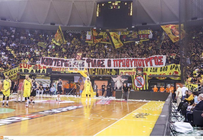 Το πανό των οπαδών του Αρη με... μπηχτή στον ΠΑΟΚ για τον Τσίπρα [εικόνες] | iefimerida.gr 0