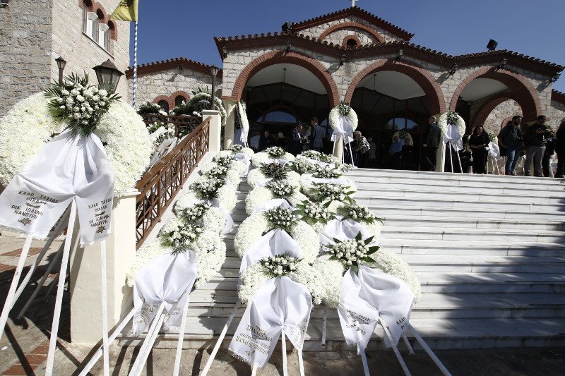 Tο τελευταίο αντίο στον Μιχάλη Ζαφειρόπουλο -Βουβός θρήνος στο Ελληνικό [εικόνες & βίντεο] | iefimerida.gr 5