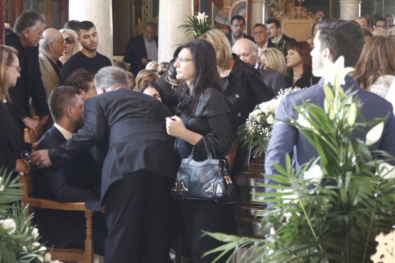 Tο τελευταίο αντίο στον Μιχάλη Ζαφειρόπουλο -Βουβός θρήνος στο Ελληνικό [εικόνες & βίντεο] | iefimerida.gr 10