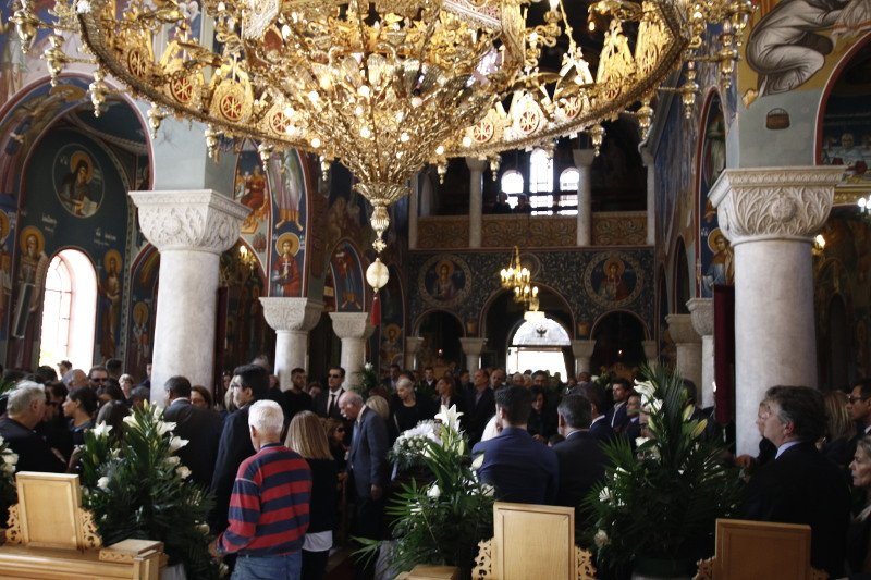 Tο τελευταίο αντίο στον Μιχάλη Ζαφειρόπουλο -Βουβός θρήνος στο Ελληνικό [εικόνες & βίντεο] | iefimerida.gr 17