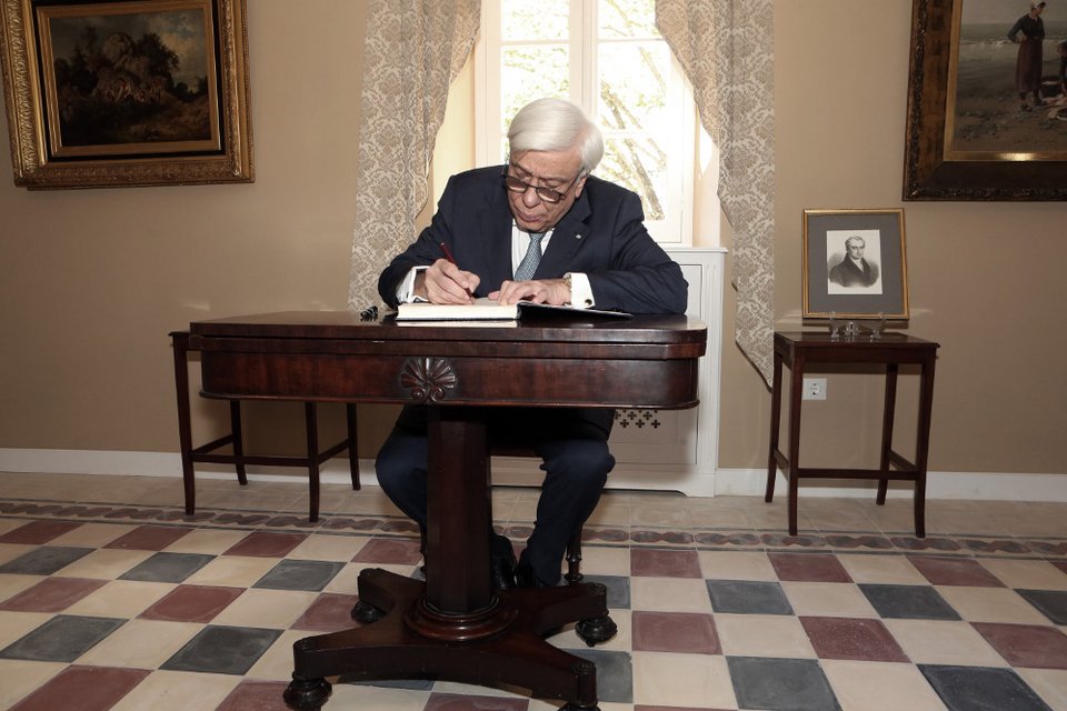 Ο Προκόπης Παυλόπουλος παραδίδει μάθημα ιστορίας στα εγκαίνια του Μουσείου Καποδίστρια στην Κέρκυρα [εικόνες]  | iefimerida.gr 2