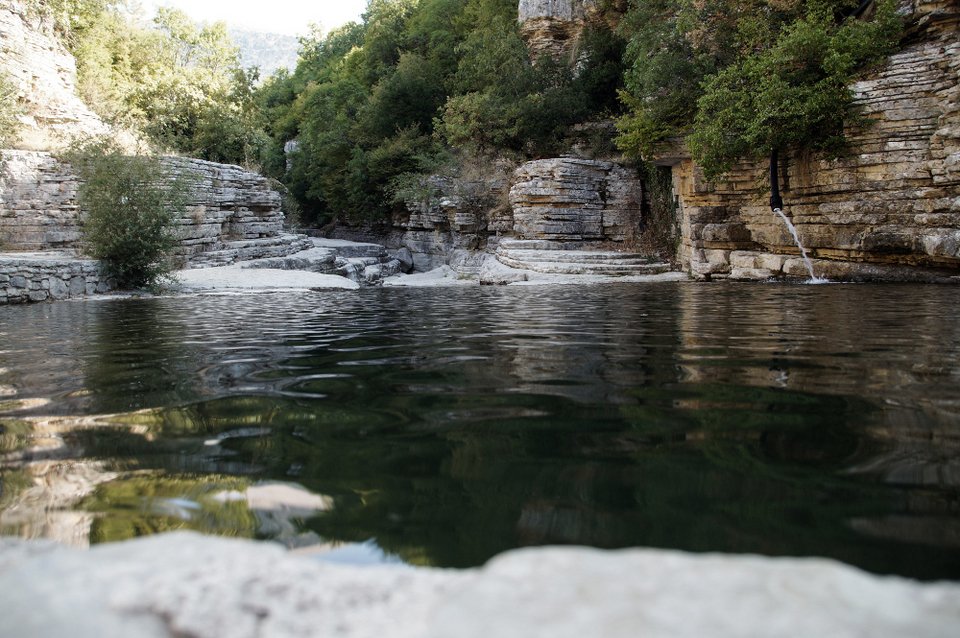 Πάπιγκο, το πέτρινο χωριό -Κουκλίστικο, προσεγμένο μέχρι την τελευταία λεπτομέρεια [εικόνες] | iefimerida.gr 1