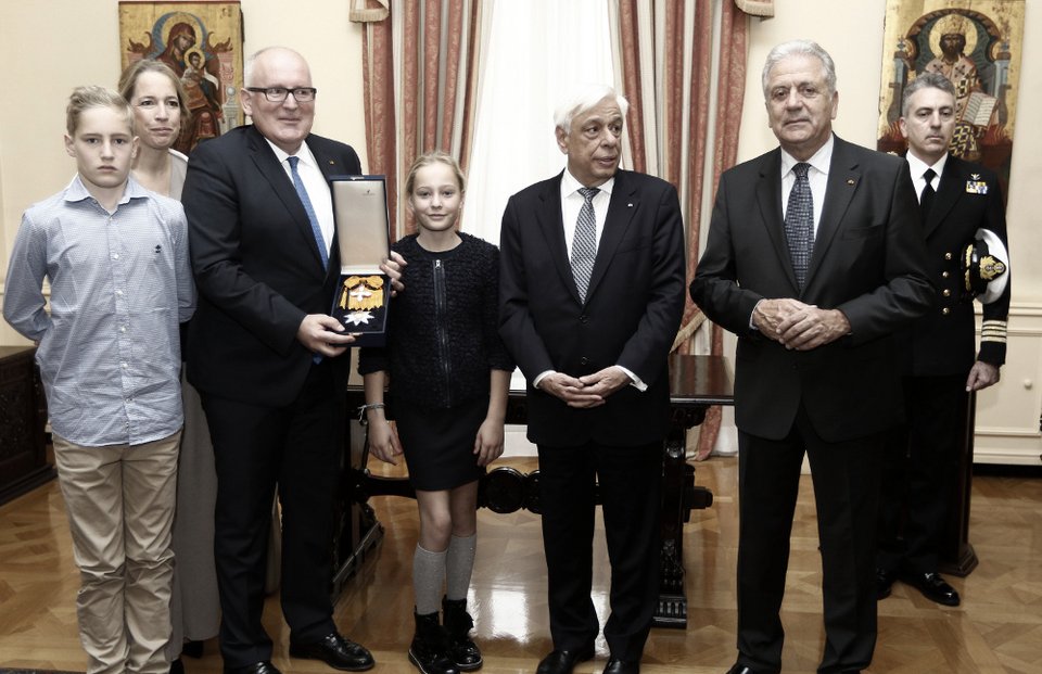 Ο ΠτΔ παρασημοφόρησε τον Φρανς Τίμερμανς -Με τον Μεγαλόσταυρο του Τάγματος του Φοίνικος [εικόνες]  | iefimerida.gr 2