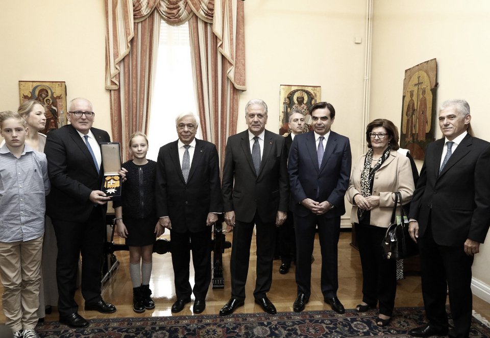 Ο ΠτΔ παρασημοφόρησε τον Φρανς Τίμερμανς -Με τον Μεγαλόσταυρο του Τάγματος του Φοίνικος [εικόνες]  | iefimerida.gr 1