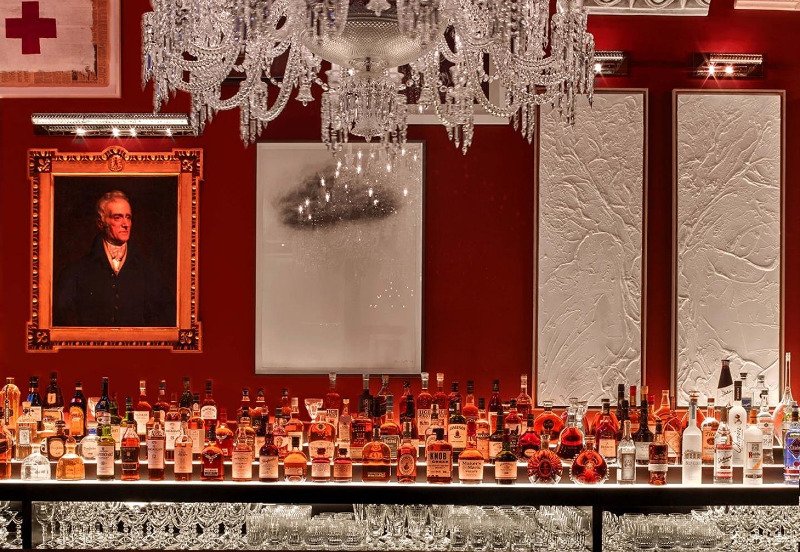 Baccarat Hotel: Πωλούνται από το ποτήρι της σαμπάνιας μέχρι ο πολυέλαιος των 216.600 δολαρίων [εικόνες] | iefimerida.gr 7