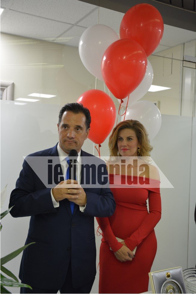 Πανζουρλισμός στα εγκαίνια της «Ελληνικής Αγωγής» του Αδωνι -Ελαμψε η Μανωλίδου [εικόνες] | iefimerida.gr 1