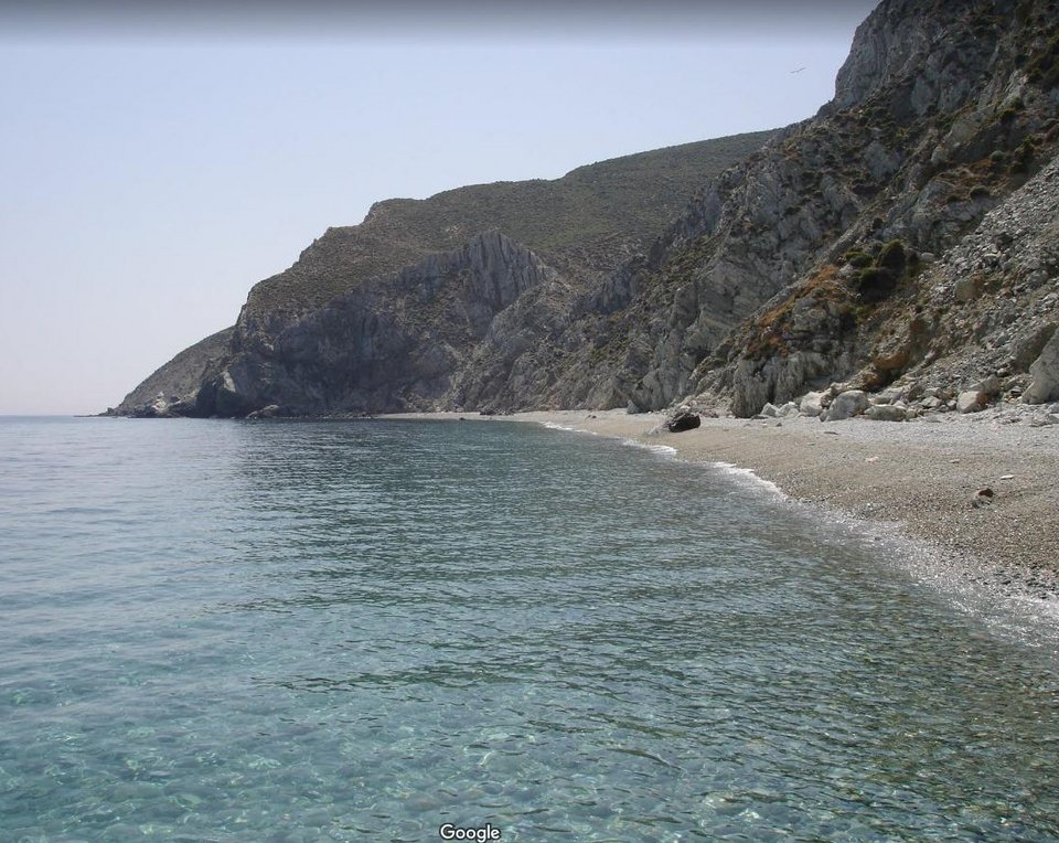 «Σφάζονται» Υδρα και Λαύριο για την βραχονησίδα Αγιος Γεώργιος στο Σαρωνικό | iefimerida.gr 0