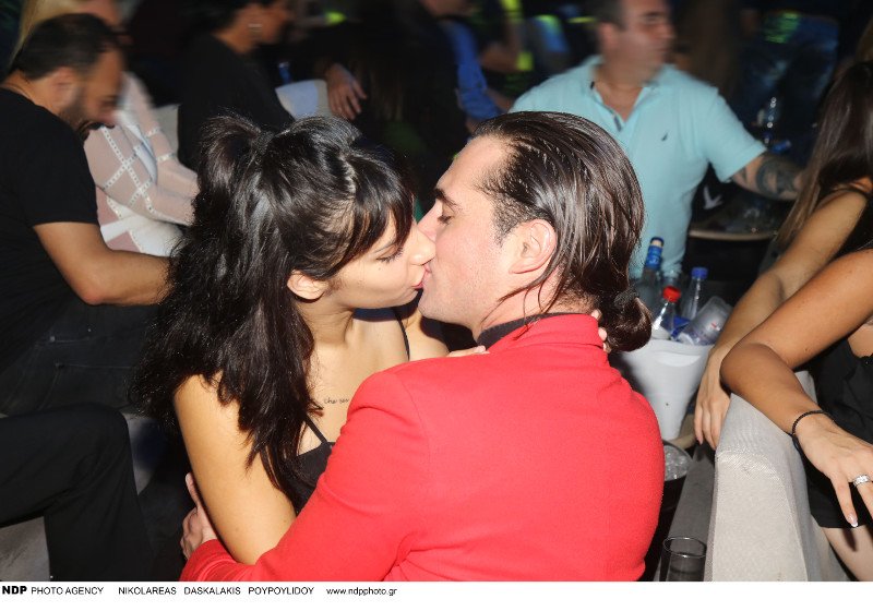 Τα «καυτά» φιλιά του Ανθιμου Ανανιάδη με τη 19χρονη σύντροφό του στα μπουζούκια [εικόνες] | iefimerida.gr 2