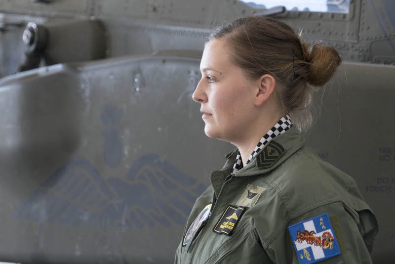 Επιλοχίας Ολγα Τσακνάκη: Μία γυναίκα στη «φωλιά» των Apache [εικόνες] | iefimerida.gr 1