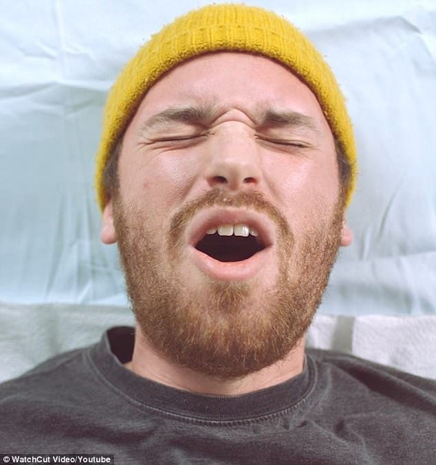 Ο απόλυτος πόνος: Οι εκφράσεις 5 ατόμων που κάνουν αποτρίχωση με κερί στο μπικίνι [βίντεο] | iefimerida.gr 2