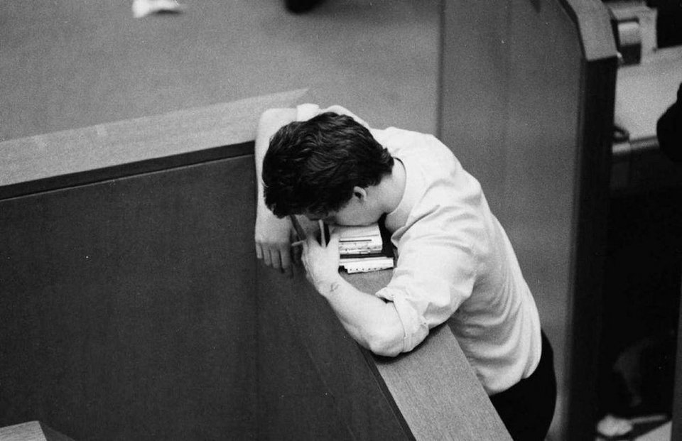 Σαν σήμερα, 1987: Η «Μαύρη Δευτέρα» στη Γουόλ Στριτ -Χρηματιστές αυτοκτονούσαν πέφτοντας από το μπαλκόνι [εικόνες] | iefimerida.gr 2