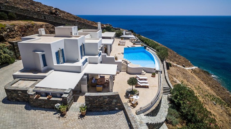 Η πρώην βίλα του Γιάννου Παπαντωνίου στη Σύρο νοικιάζεται για 20.000 ευρώ την εβδομάδα -Απίστευτες ανέσεις [εικόνες & βίντεο] | iefimerida.gr 10