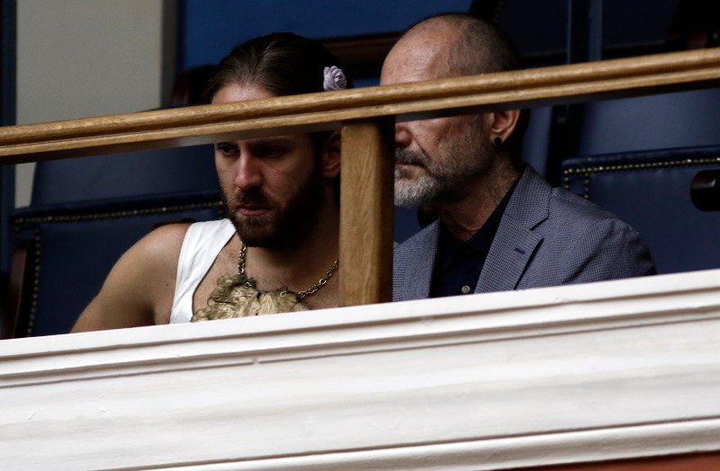 Εκλαψαν από χαρά οι διεμφυλικοί στα θεωρεία της Bουλής όταν ψηφίστηκε η αλλαγή φύλου [εικόνες] | iefimerida.gr 19