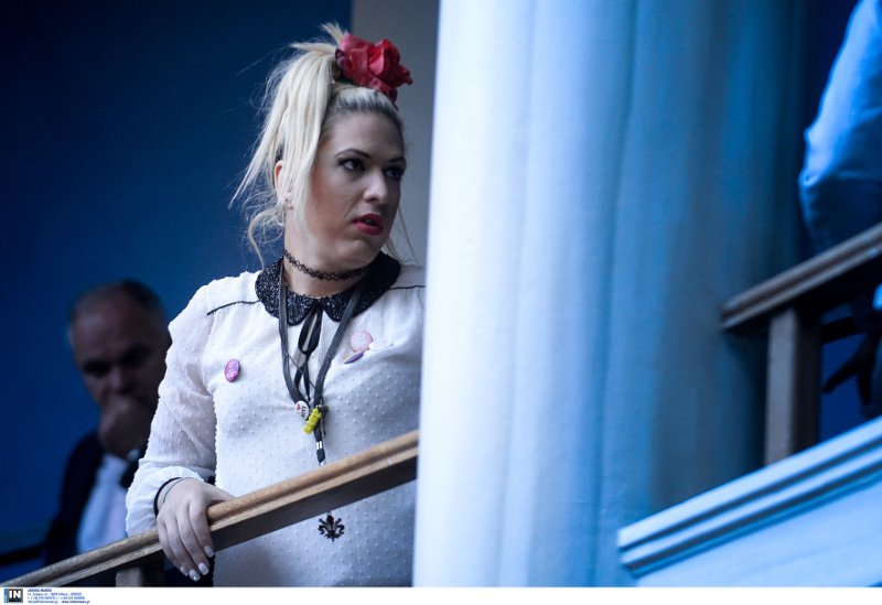 Εκλαψαν από χαρά οι διεμφυλικοί στα θεωρεία της Bουλής όταν ψηφίστηκε η αλλαγή φύλου [εικόνες] | iefimerida.gr 20