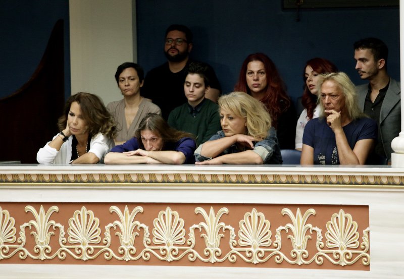 Εκλαψαν από χαρά οι διεμφυλικοί στα θεωρεία της Bουλής όταν ψηφίστηκε η αλλαγή φύλου [εικόνες] | iefimerida.gr 10