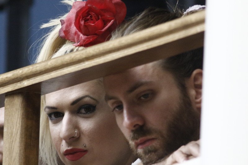 Εκλαψαν από χαρά οι διεμφυλικοί στα θεωρεία της Bουλής όταν ψηφίστηκε η αλλαγή φύλου [εικόνες] | iefimerida.gr 12