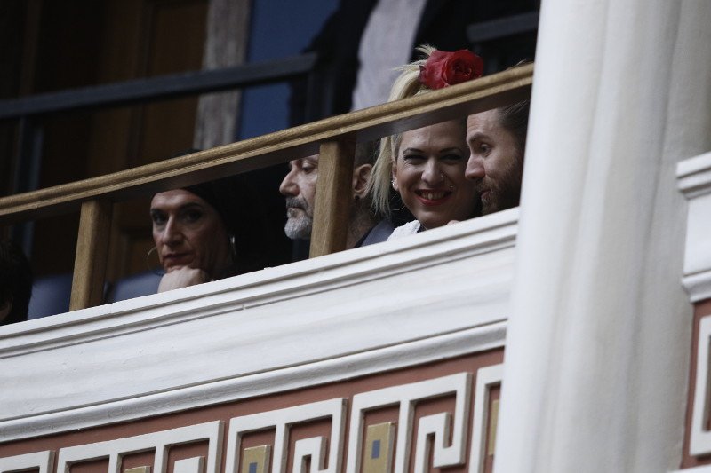 Εκλαψαν από χαρά οι διεμφυλικοί στα θεωρεία της Bουλής όταν ψηφίστηκε η αλλαγή φύλου [εικόνες] | iefimerida.gr 15