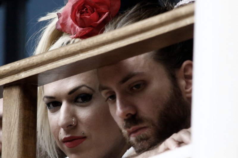 Εκλαψαν από χαρά οι διεμφυλικοί στα θεωρεία της Bουλής όταν ψηφίστηκε η αλλαγή φύλου [εικόνες] | iefimerida.gr 16