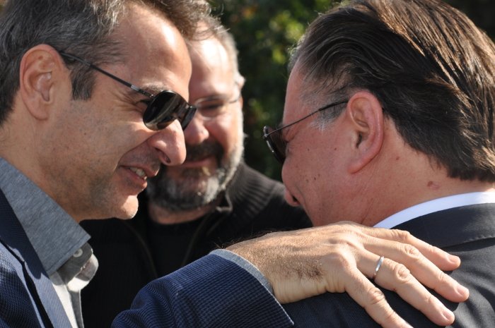 Ο Μητσοτάκης στην παρέλαση του σχολείου της κόρης του [εικόνες] | iefimerida.gr 1