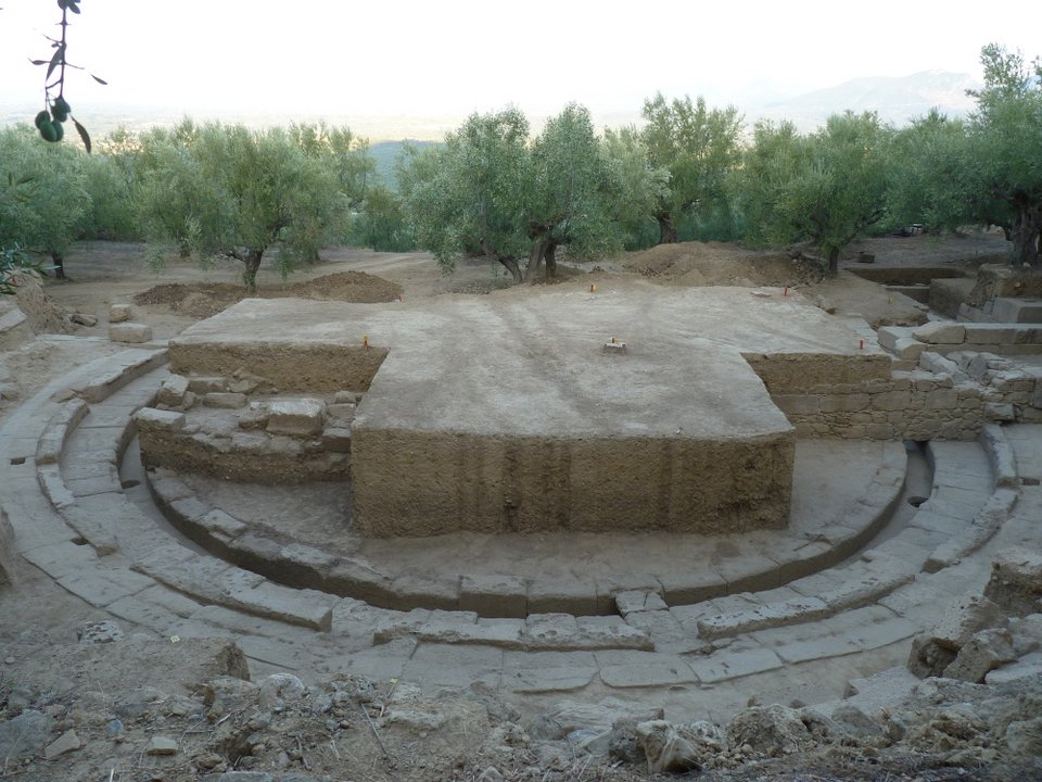 Αποκαλύφθηκε τo αρχαίο θέατρο της Μεσσηνίας -Με κερκίδες, εδώλια και θέση για ορχήστρα [εικόνες]   | iefimerida.gr 0