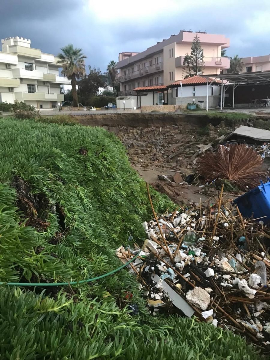 Ο «Δαίδαλος» στα Χανιά κατέστρεψε δρόμους, σπίτια, παραλίες [εικόνες] | iefimerida.gr 9