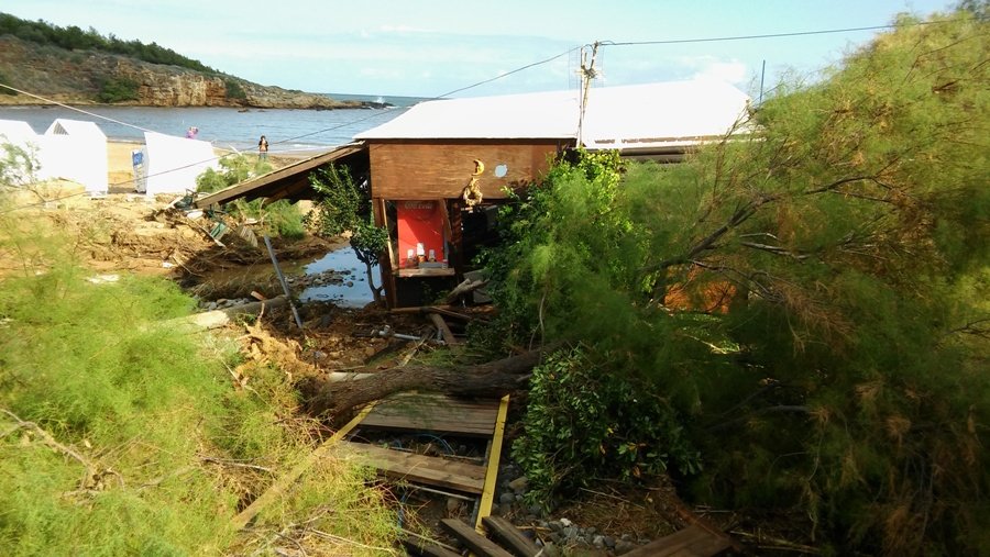 Ο «Δαίδαλος» στα Χανιά κατέστρεψε δρόμους, σπίτια, παραλίες [εικόνες] | iefimerida.gr 12