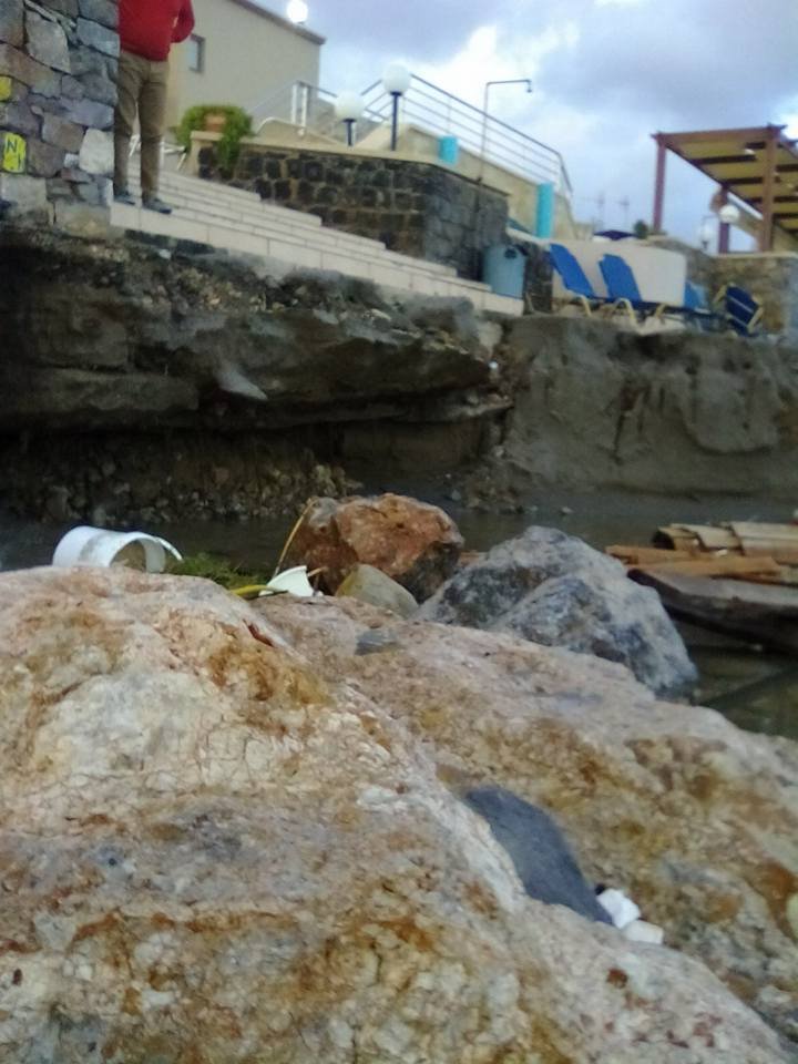 Ο «Δαίδαλος» στα Χανιά κατέστρεψε δρόμους, σπίτια, παραλίες [εικόνες] | iefimerida.gr 17