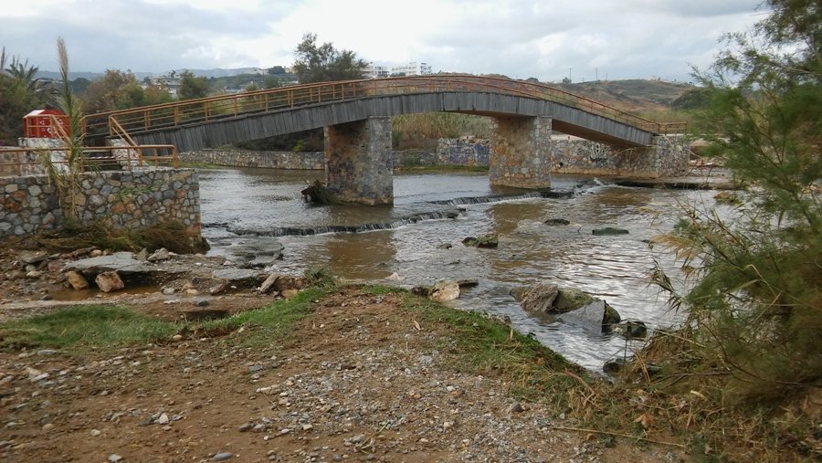Ο «Δαίδαλος» στα Χανιά κατέστρεψε δρόμους, σπίτια, παραλίες [εικόνες] | iefimerida.gr 4