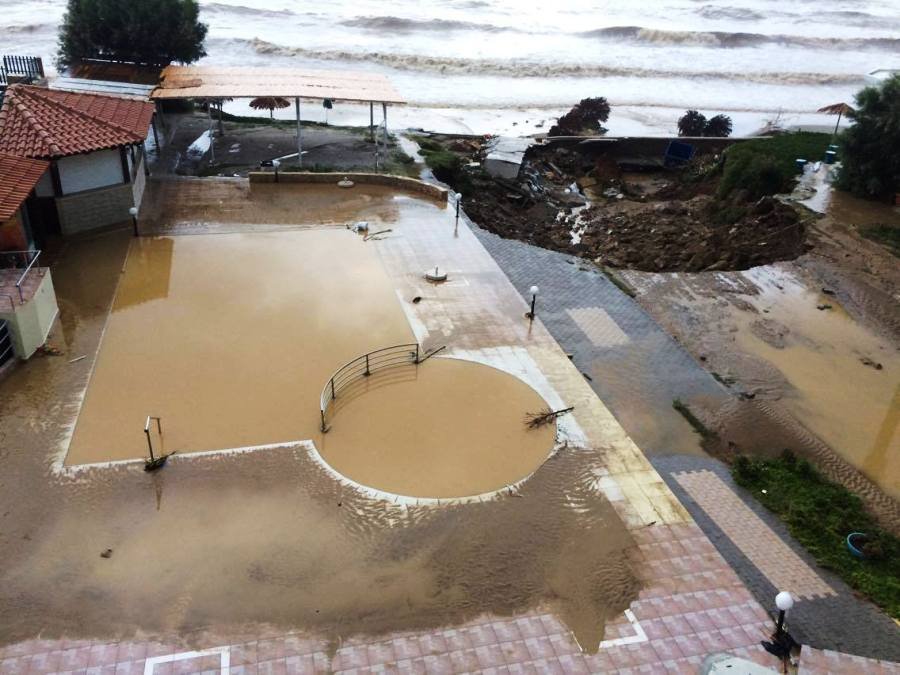 Ο «Δαίδαλος» στα Χανιά κατέστρεψε δρόμους, σπίτια, παραλίες [εικόνες] | iefimerida.gr 6