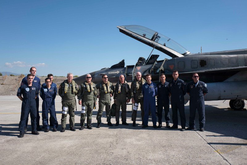 Δείτε τον Τσίπρα με στολή πιλότου να πετά με F-16 [εικόνες&βίντεο] | iefimerida.gr 4