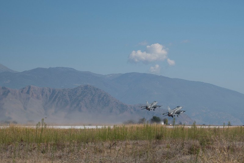 Δείτε τον Τσίπρα με στολή πιλότου να πετά με F-16 [εικόνες&βίντεο] | iefimerida.gr 8