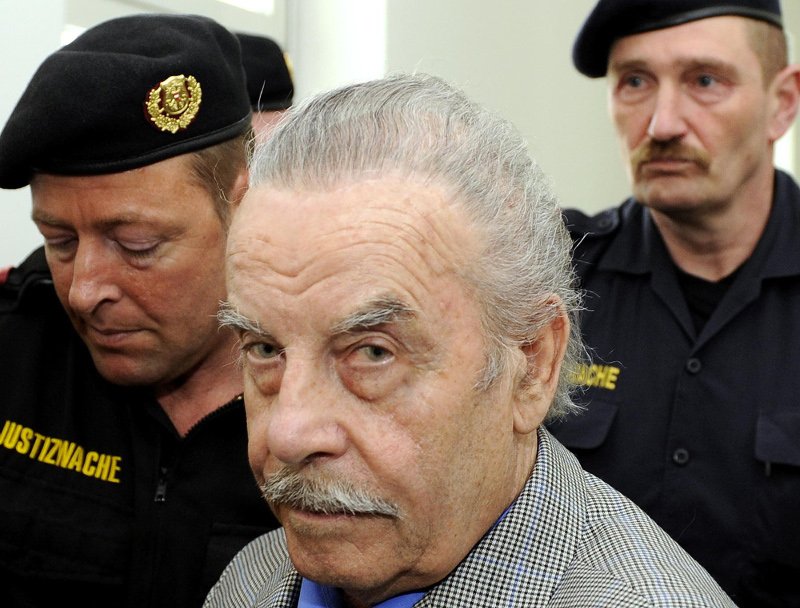 «Πατέρας-τέρας» κρατούσε ως σκλάβα του σεξ την κόρη του και απέκτησε μαζί της οκτώ παιδιά! | iefimerida.gr 1