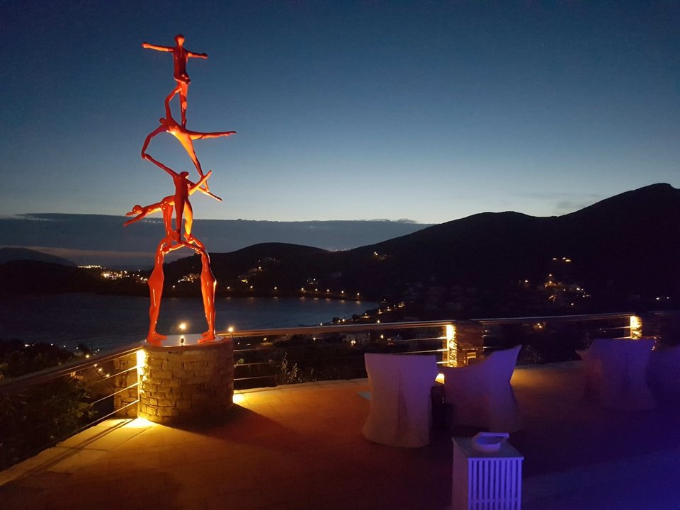 Κωστής Γεωργίου: Ο εικαστικός που γέμισε με γλυπτά Βρυξέλλες, Σαγκάη,  Φάληρο, Βούλα [εικόνες]  | iefimerida.gr 9