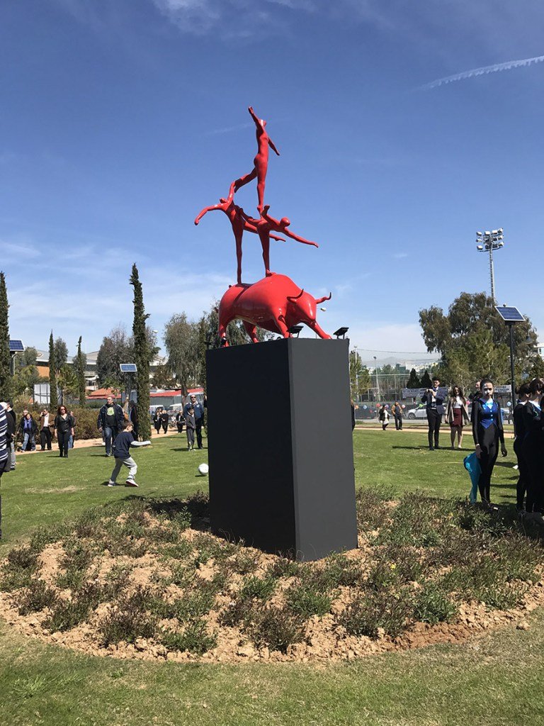 Κωστής Γεωργίου: Ο εικαστικός που γέμισε με γλυπτά Βρυξέλλες, Σαγκάη,  Φάληρο, Βούλα [εικόνες]  | iefimerida.gr 0