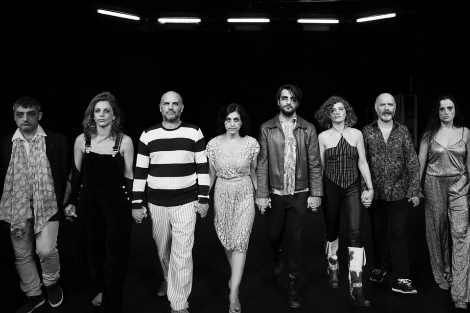 Καινοτομεί ο Χουβαρδάς με τον «Γλάρο» -Θα παίζεται στην είσοδο και ανάμεσα στο κοινό [εικόνες  & βίντεο]  | iefimerida.gr 0