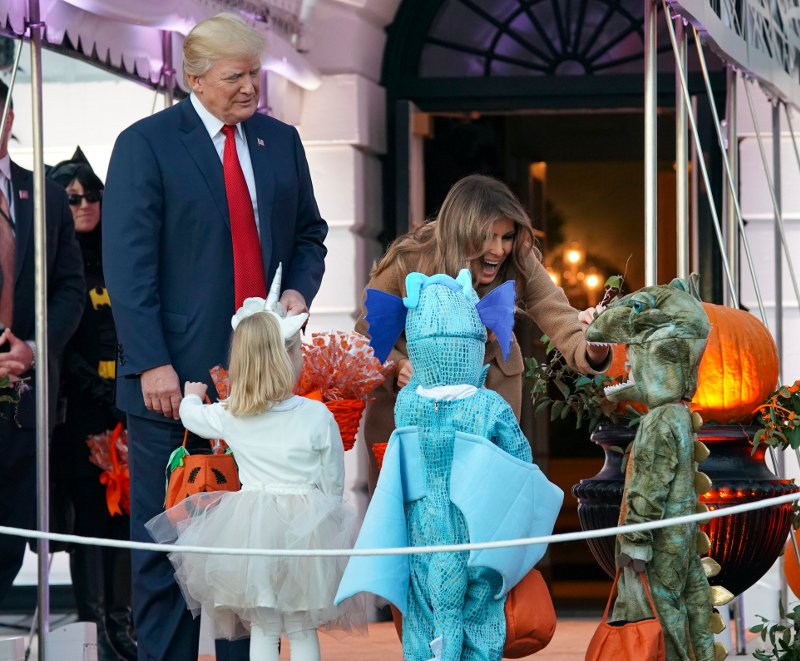 Αυτή είναι η πρώτη φωτογραφία στην οποία η Μελάνια Τραμπ δεν είναι ανέκφραστη -Halloween στο Λευκό Οίκο [εικόνες] | iefimerida.gr 5