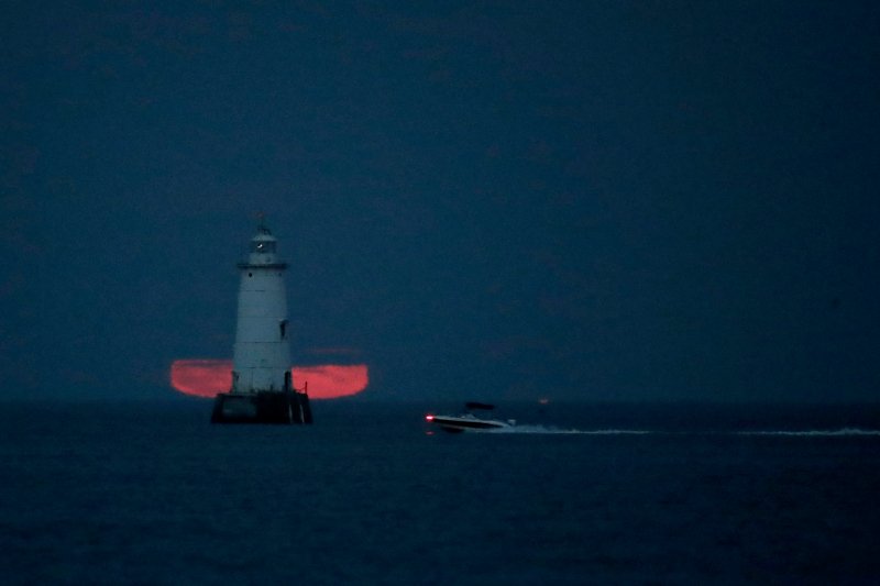 Harvest Μοοn: Γιατί το χθεσινό φεγγάρι θεωρείται το ομορφότερο [εικόνες] | iefimerida.gr 1