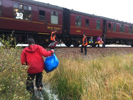 Σκωτία: Η αστυνομία έστειλε το... τρένο του Χάρι Πότερ να σώσει οικογένεια -Ξετρελάθηκαν τα παιδιά [εικόνα] | iefimerida.gr 0