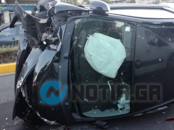 Τούμπαρε ΙΧ στην Ηλιούπολη -Σε κατάσταση σοκ η νεαρή οδηγός [εικόνες & βίντεο] | iefimerida.gr 2