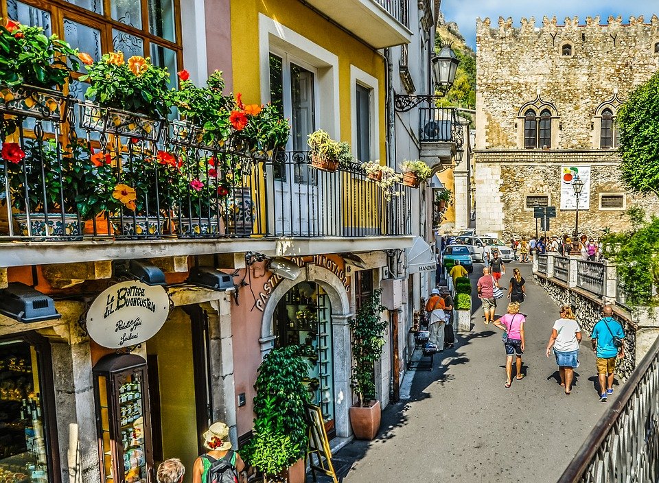 Στη Σικελία πωλούνται σπίτια αντί 1 ευρώ -Ενα περίεργο πρόγραμμα για να σωθούν τα ιστορικά κέντρα πόλεων | iefimerida.gr 7