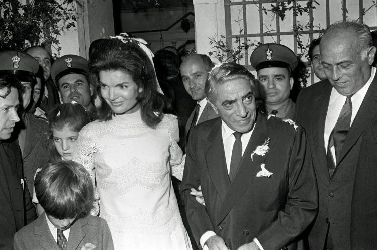 Σαν σήμερα, 1968: Ο μυθικός γάμος Ωνάση-Τζάκι στον Σκορπιό [εικόνες] | iefimerida.gr 0