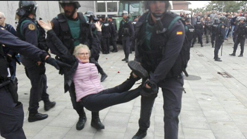 Καταλονία: 90% ψήφισε  ανεξαρτησία -Ραχόι: Δεν έγινε δημοψήφισμα [εικόνες &amp; βίντεο] | iefimerida.gr 1