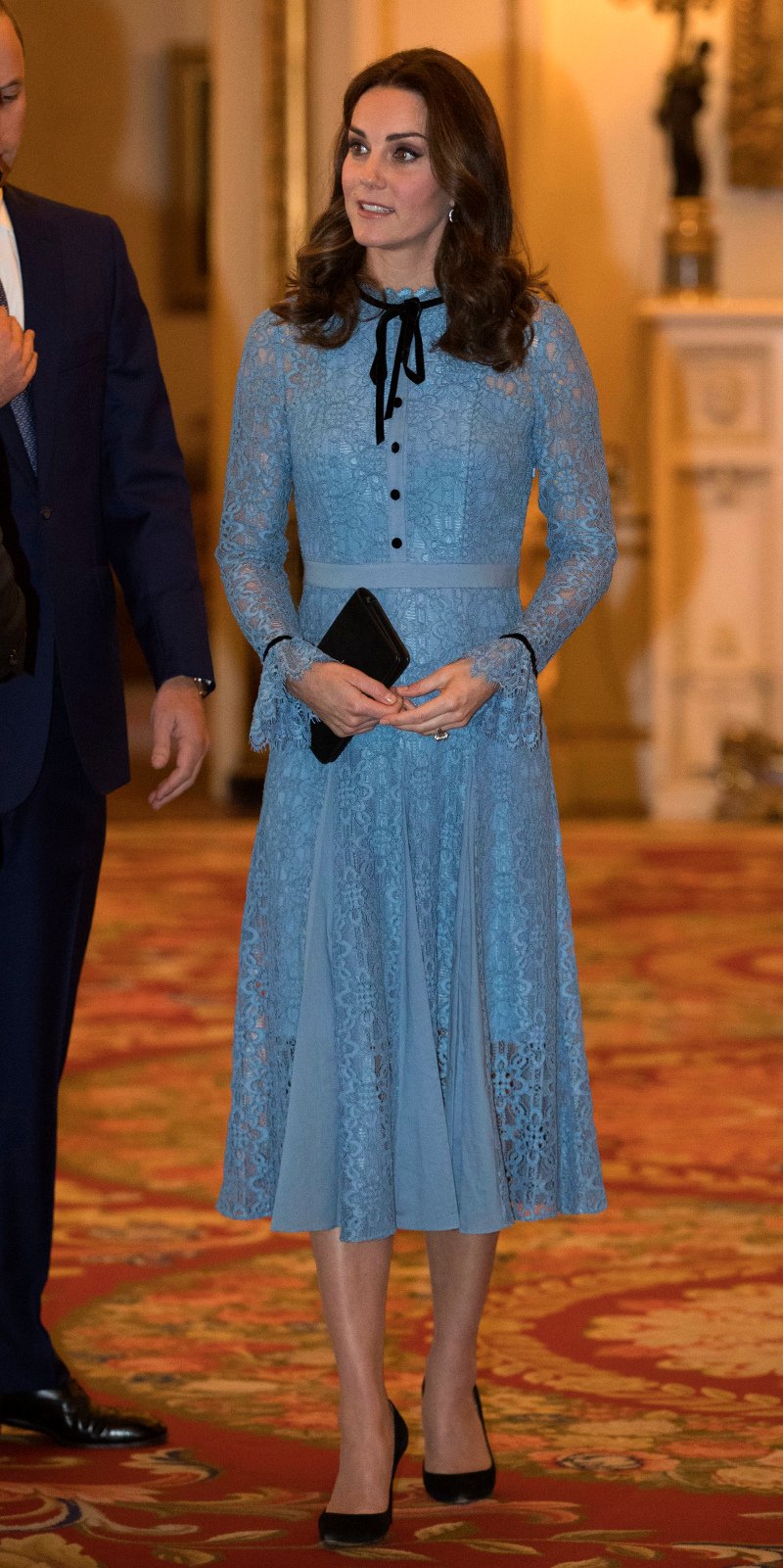 Η πρώτη δημόσια εμφάνιση της εγκύου (στο τρίτο παιδί) Κέιτ Μίντλετον [εικόνες] | iefimerida.gr 3