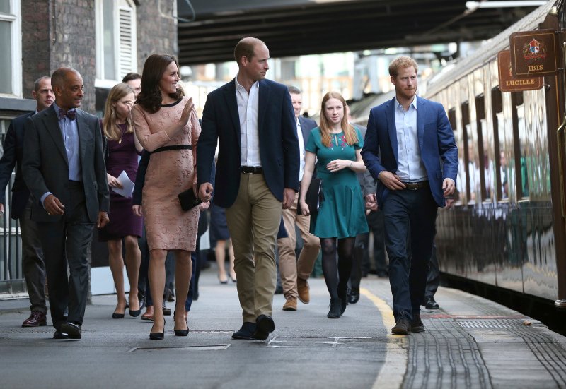 Η Κέιτ Μίντλετον με (μακρύ) καρεδάκι -Εκοψε και άλλο το μαλλί [εικόνες] | iefimerida.gr 1