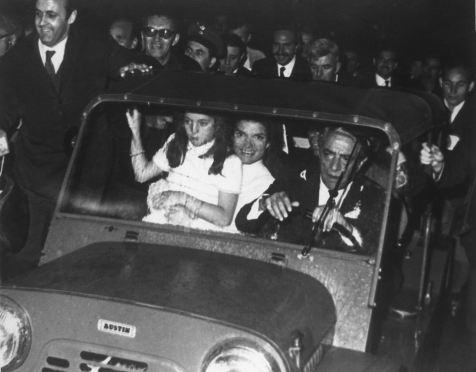 Σαν σήμερα, 1968: Ο μυθικός γάμος Ωνάση-Τζάκι στον Σκορπιό [εικόνες] | iefimerida.gr 1